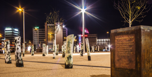 Rabbiner-Rülf-Platz bei Nacht