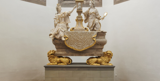 Skulptur im Innenraum des Saarlandmuseums - Museum in der Schlosskirche