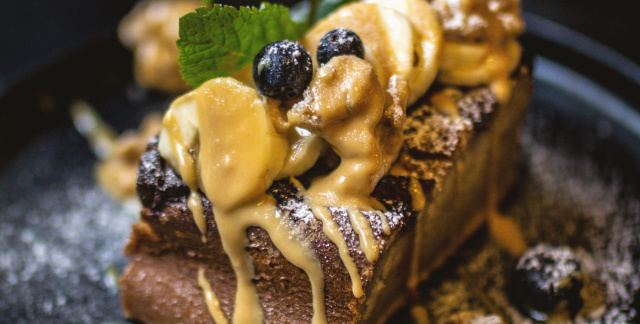Bananenbrot mit Erdnussmus und Walnüssen