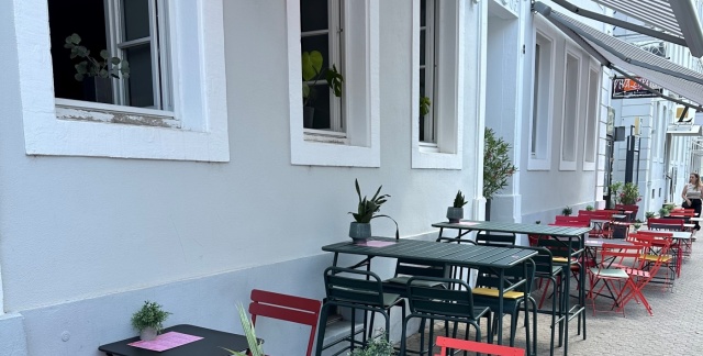 Außenbestuhlung der Pizzeria Gotti an der Mainzer Straße