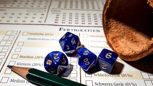 Pen&Paper - Young Edition Ein Pen und Paper Spielebogen mit Würfeln und einem Stift